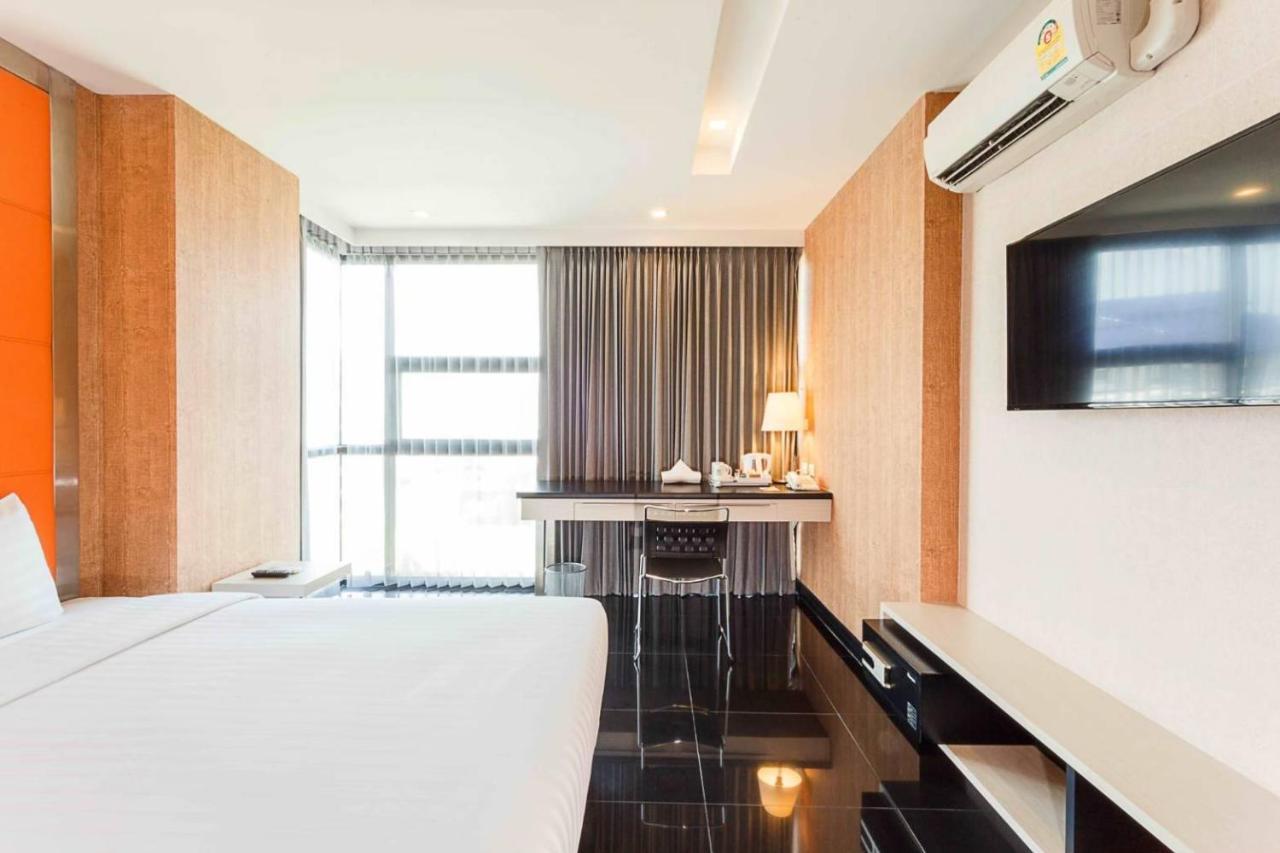 Ibis Styles Chiang Mai Hotel Exterior photo