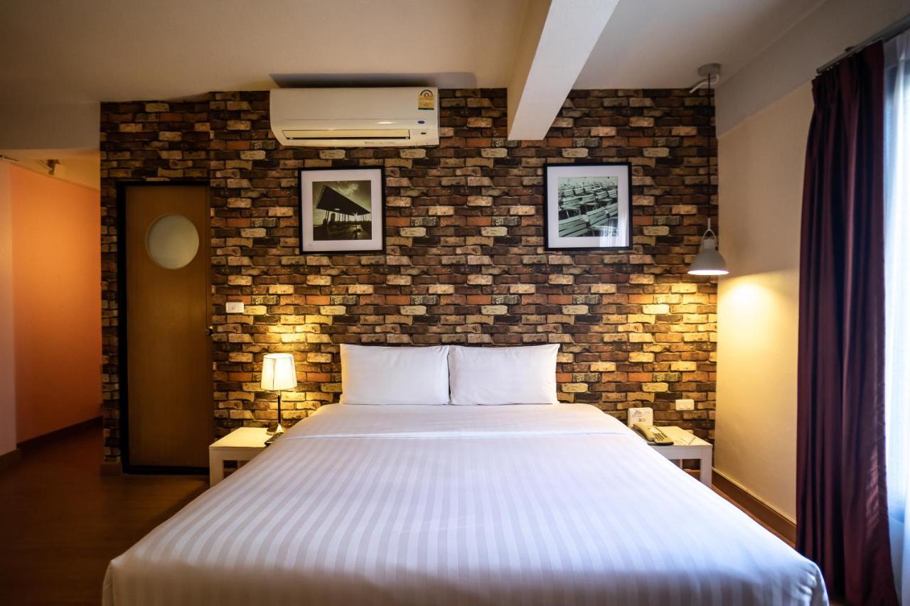 Ibis Styles Chiang Mai Hotel Exterior photo