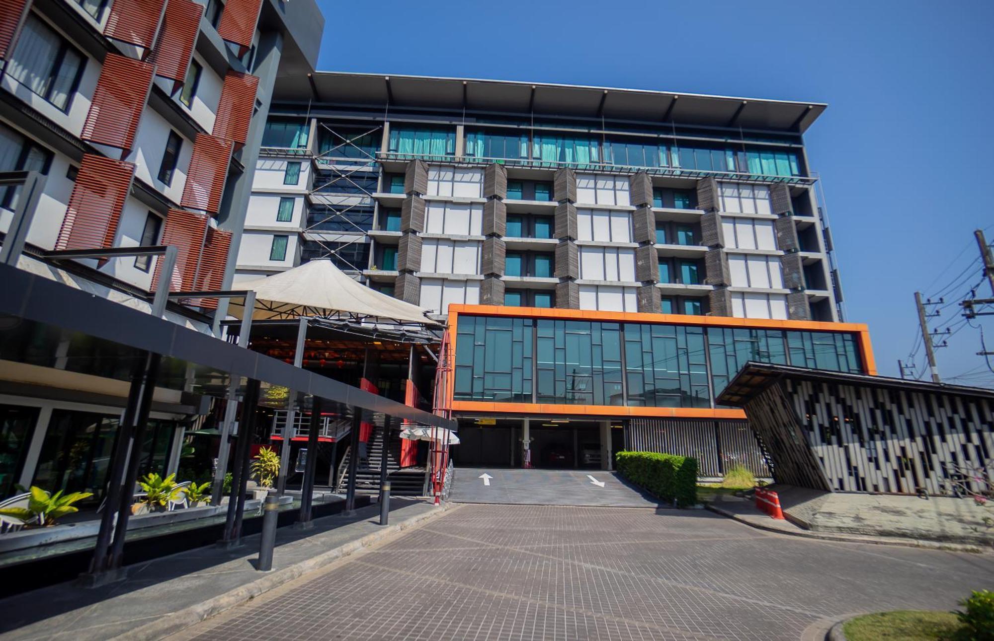 Ibis Styles Chiang Mai Hotel Exterior photo