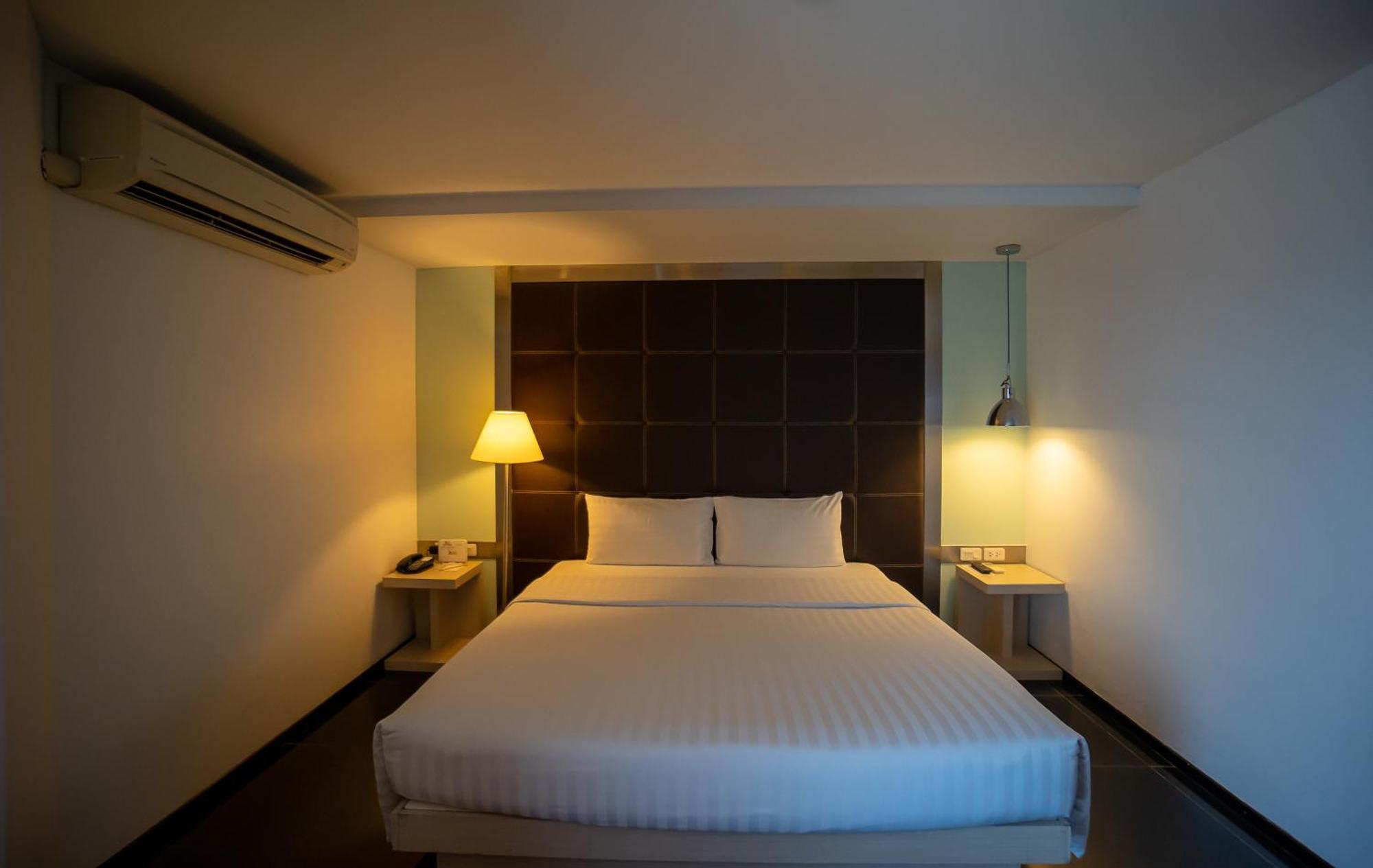 Ibis Styles Chiang Mai Hotel Exterior photo