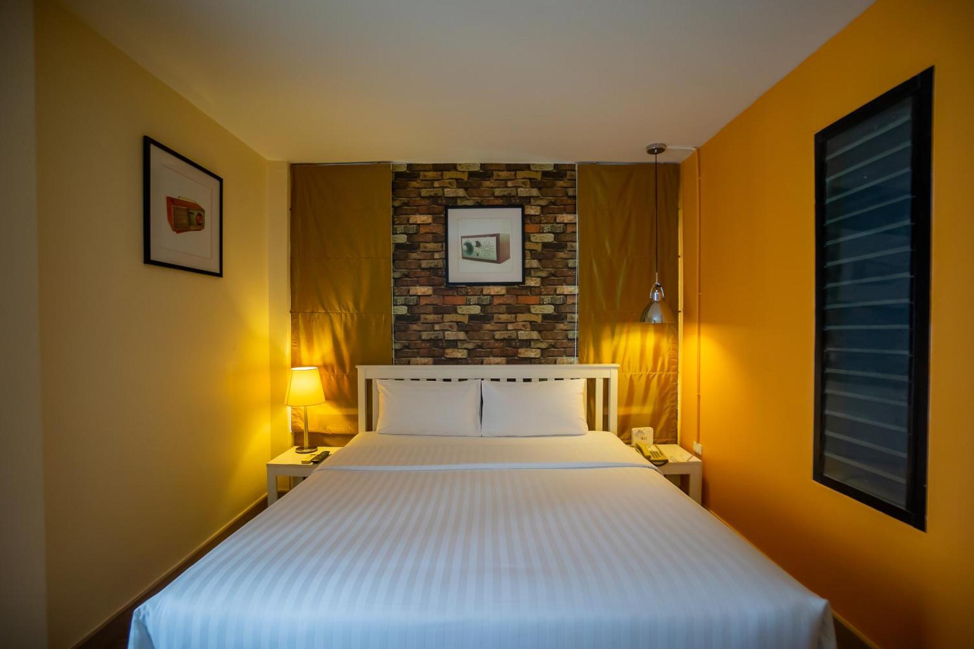 Ibis Styles Chiang Mai Hotel Exterior photo