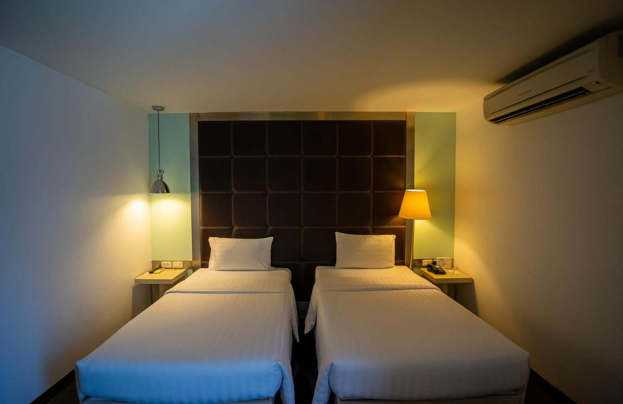 Ibis Styles Chiang Mai Hotel Exterior photo