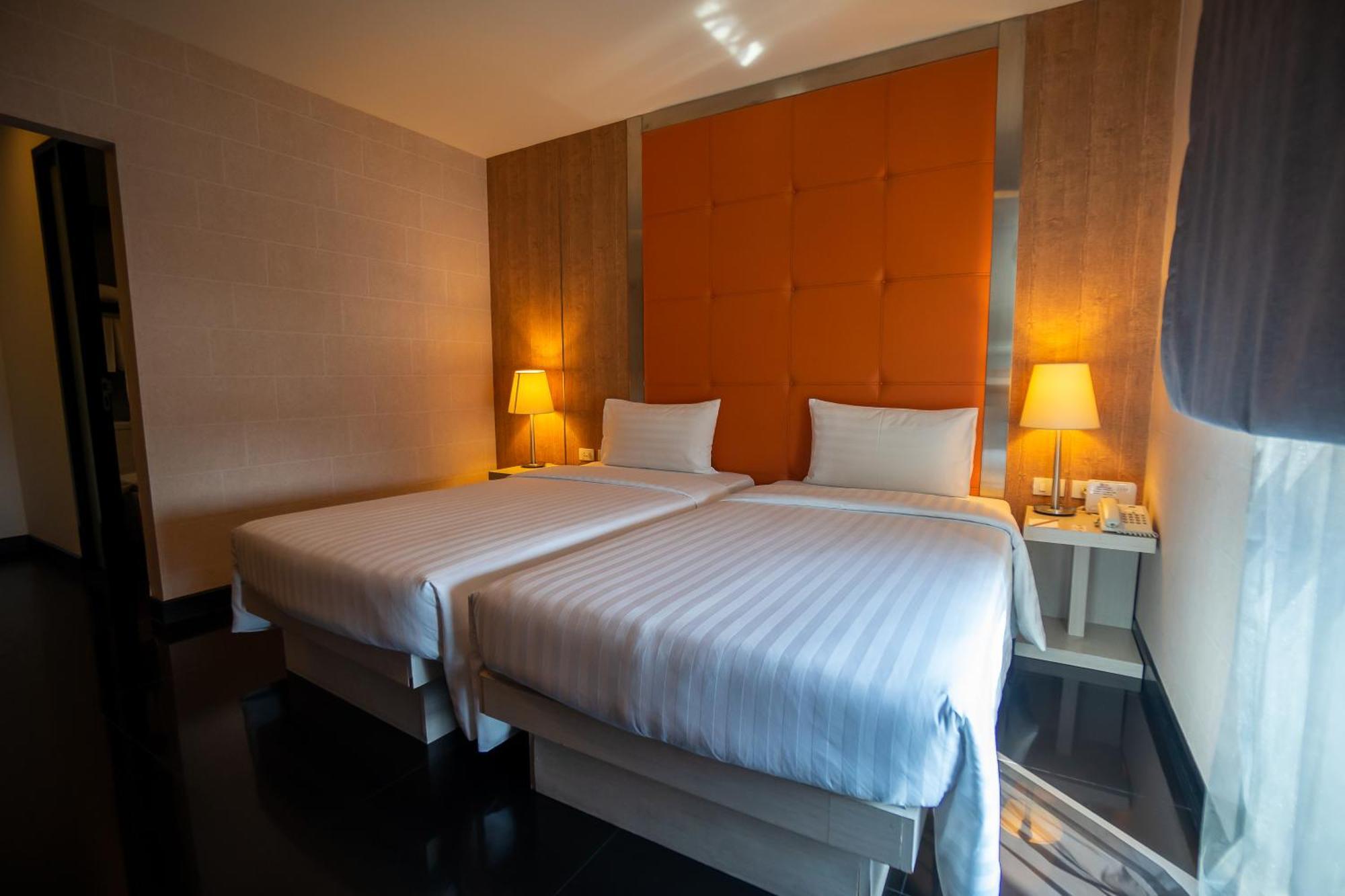 Ibis Styles Chiang Mai Hotel Exterior photo